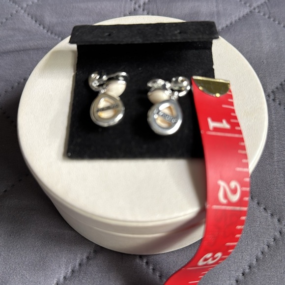 🥰Sophisticated Napier Cream and Silver Drop Earrings - Picture 4 of 4